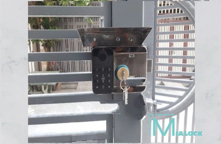 Khóa Vân Tay Chống Nước Chính Hãng Chất Lượng, Có Hộp Bảo Vệ Và Mái Che Tăng Thêm Tính Năng