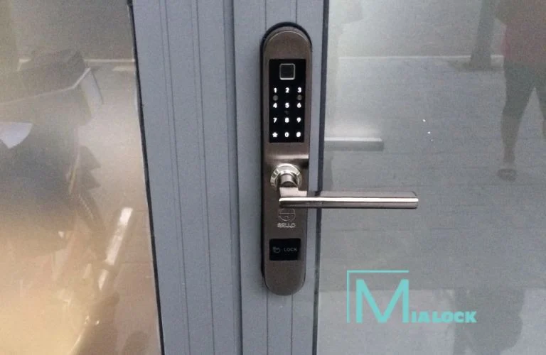Lưu ý Khi Mua Khóa Thẻ Từ Cho Cửa Nhôm Kính