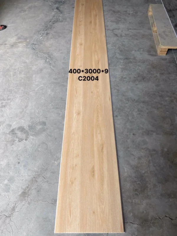 Tam nhua nano op tuong mặt trước