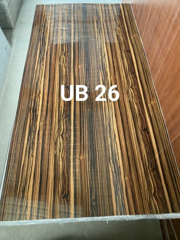 Tam nhua pvc gia da mặt trước