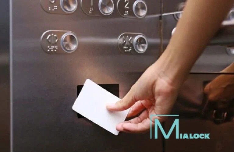 Kết Hợp Thẻ Thang Máy Tiện Dụng