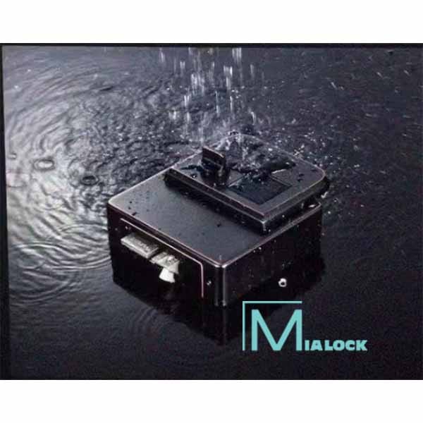 Khoá Cổng Vân Tay 2 Chiều Ngoài Trời Mialock MIA-1300 mặt sau