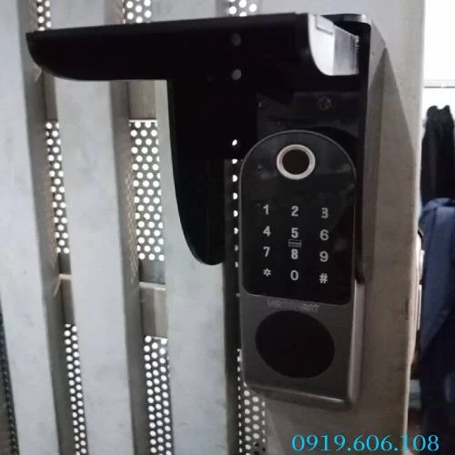 Khóa Cửa Cổng Thông Minh Mialock MIA-1200 A/C phía trên