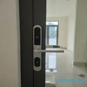 Khóa cửa thẻ từ khách sạn mặt trước