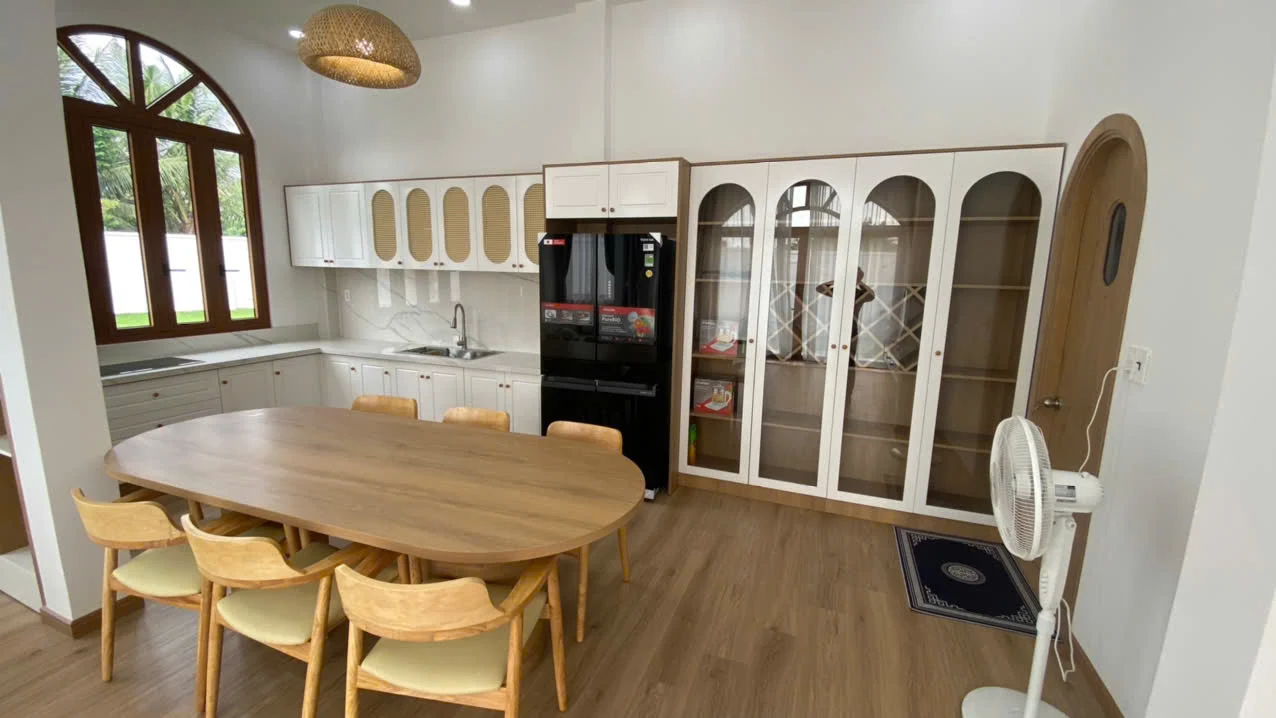 Nên dùng ván gì làm tủ bếp: mẫu cốt ván MDF chống ẩm, Plywood, nhựa và bề mặt Acrylic, Laminate